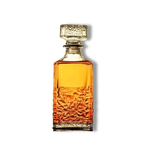 Carafe à whisky design avec un motif sur la moitié basse de la bouteille