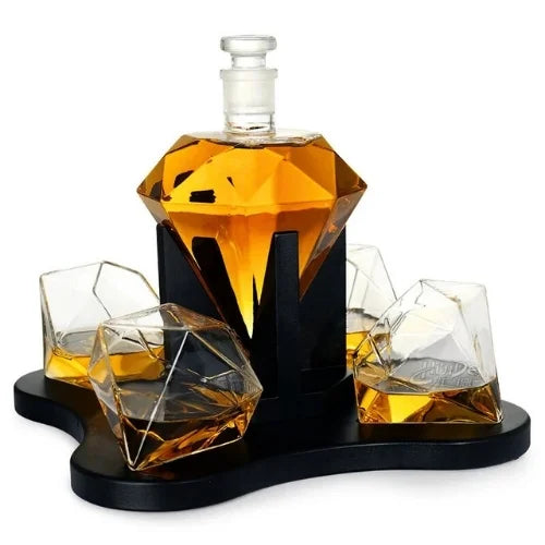 Carafe à whisky en forme de diamant avec des verres en forme de diamant