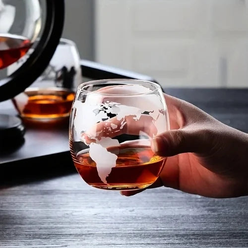 Verre à whisky avec une map monde gravé dessus