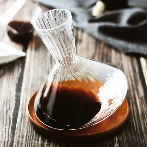 Decanteur à whisky avec un spiritueux à l'intérieur