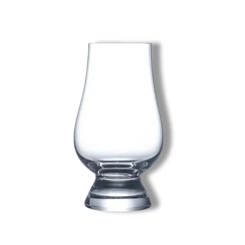 Un verre Glencairn classique et intemporel, conçu pour optimiser les arômes et la dégustation de votre whisky.