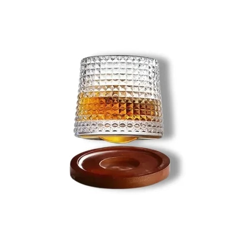 Avec son relief et son socle pratique, ce verre à whisky rafraîchissant allie esthétisme et fonctionnalité pour les amateurs de spiritueux.